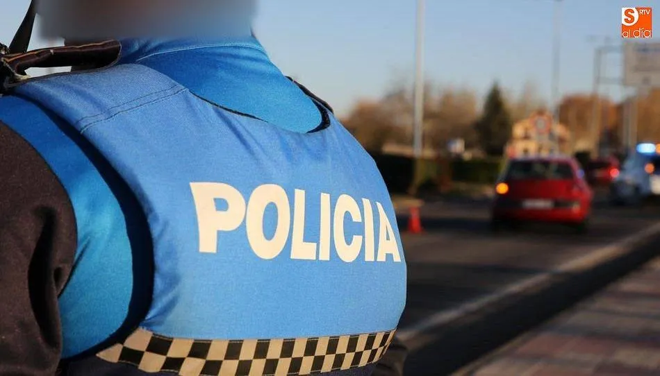 Denuncian al conductor de un descapotable por ir bailando los ocupantes del vehículo