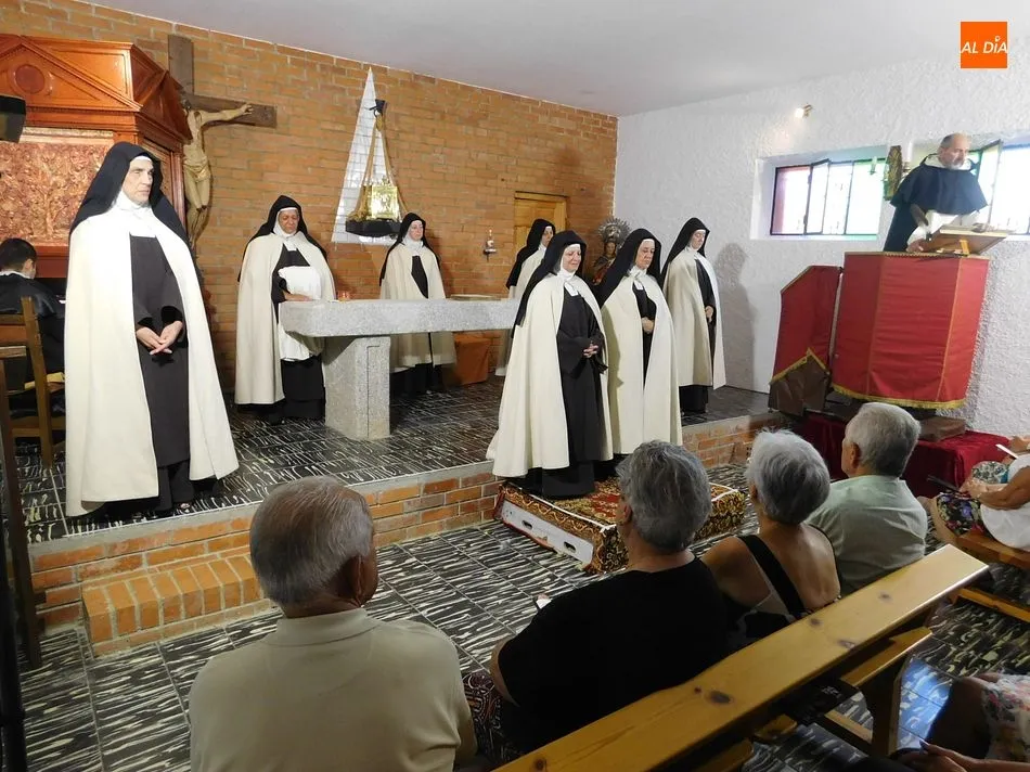 La parroquia local de San Román acogió la nueva representación del Grupo Lazarillo de Tormes
