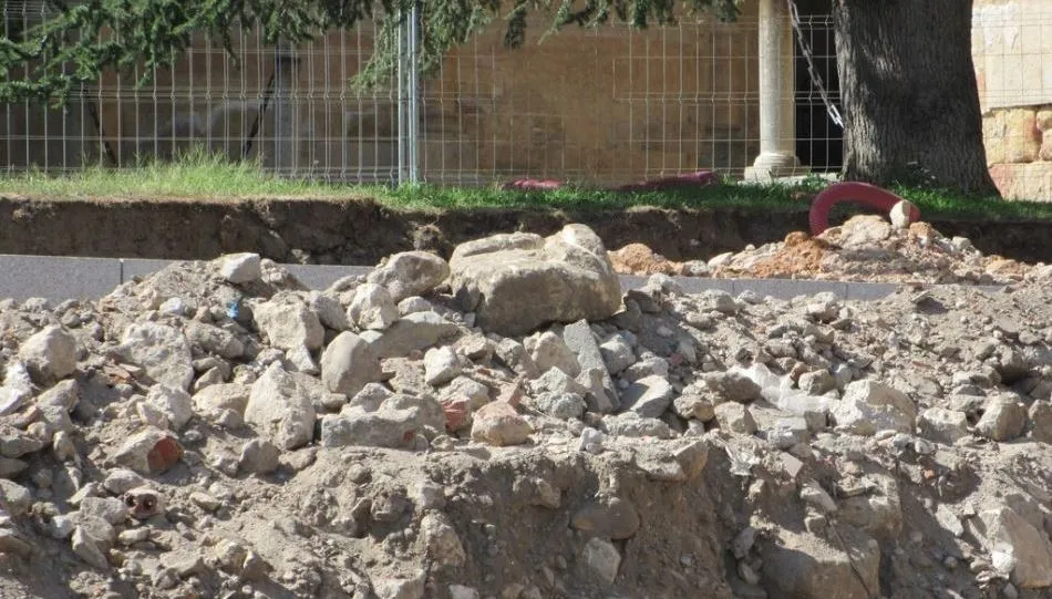Obras en la plaza de los Leones, junto a la Catedral