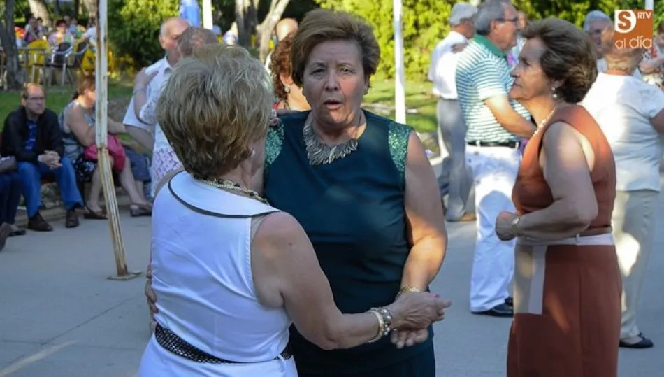 A las tradicionales sesiones que se celebraban todos los años en el Parque de los Jesuitas, en esta edición se han sumado otras en cinco en barrios de la ciudad