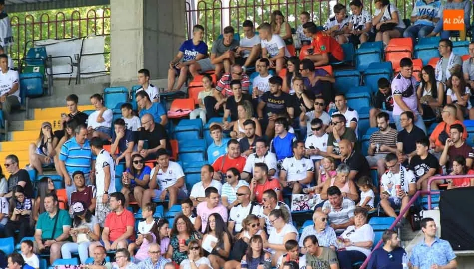 Aspecto del fondo sur en el partido de presentación del pasado sábado. Foto: Alberto Martín