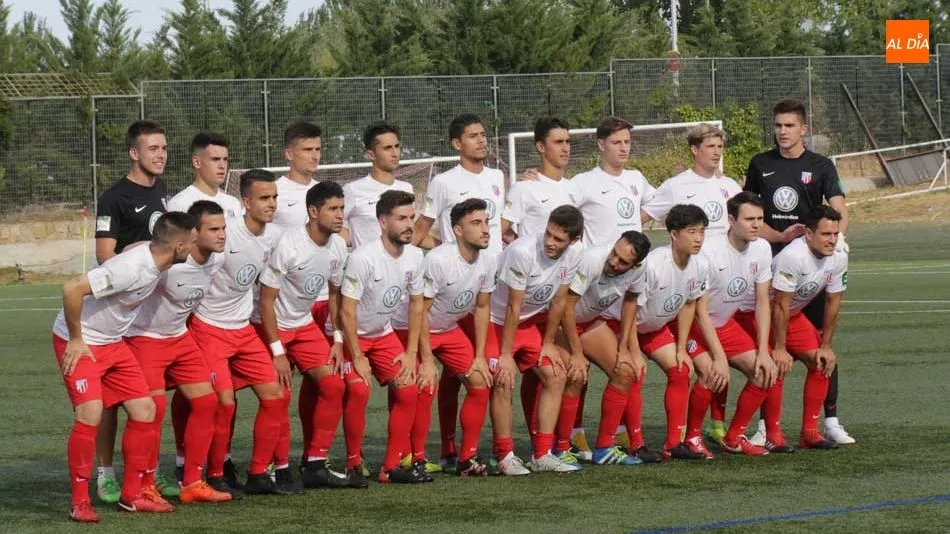 Plantilla de la UD Santa Marta en la presentación. Foto: Alberto Martín