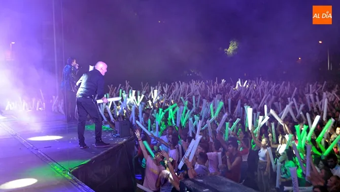 La Orquesta Panorama ofrecía una multitudinaria actuación este jueves en el Parque La Huerta