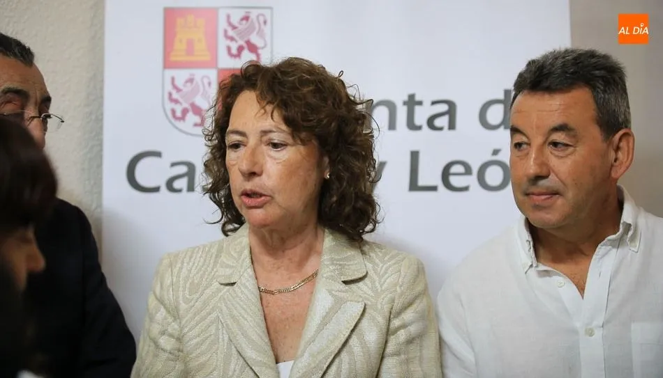 La directora general de Innovación y Equidad Educativa, María del Pilar González, en su visita al CEIP Francisco de Vitoria. Foto de Alberto Martín