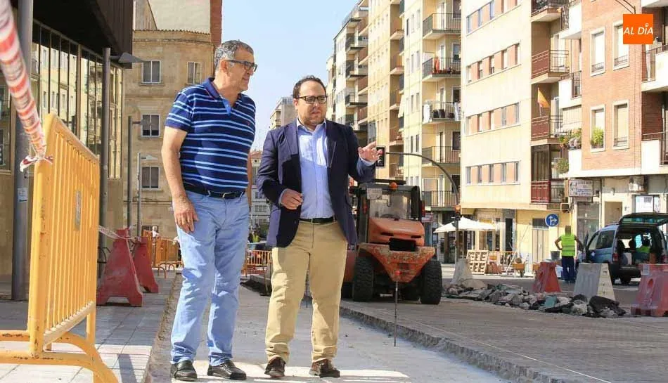 Daniel Llanos, concejal de Obras, en su visita a las obras de la calle Alfonso de Castro