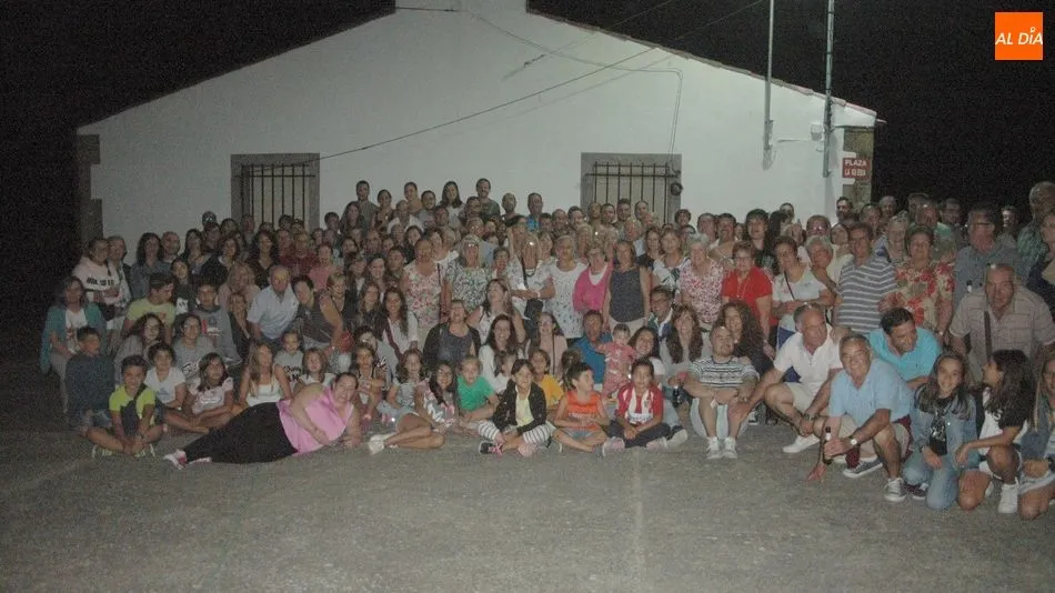La parrillada se convirtió en un auténtico hermanamiento con vecinos de varias localidades próximas / SILVESTRE