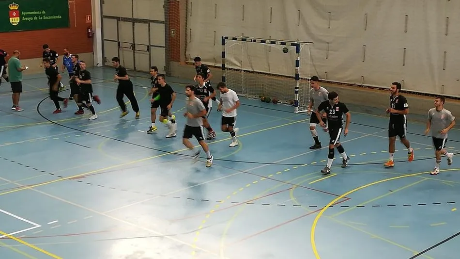 El club de balonmano Ciudad de Salamanca cae ante el Arroyo en su primer partido de pretemporada...