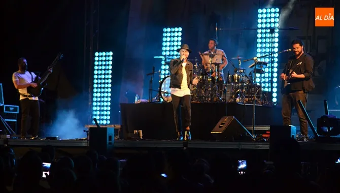 Los canarios Efecto Pasillo ofrecían su primer gran concierto en Peñaranda