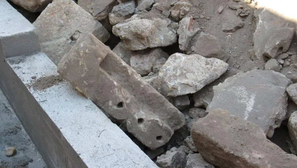 Restos arqueológicos de la plaza de los Leones