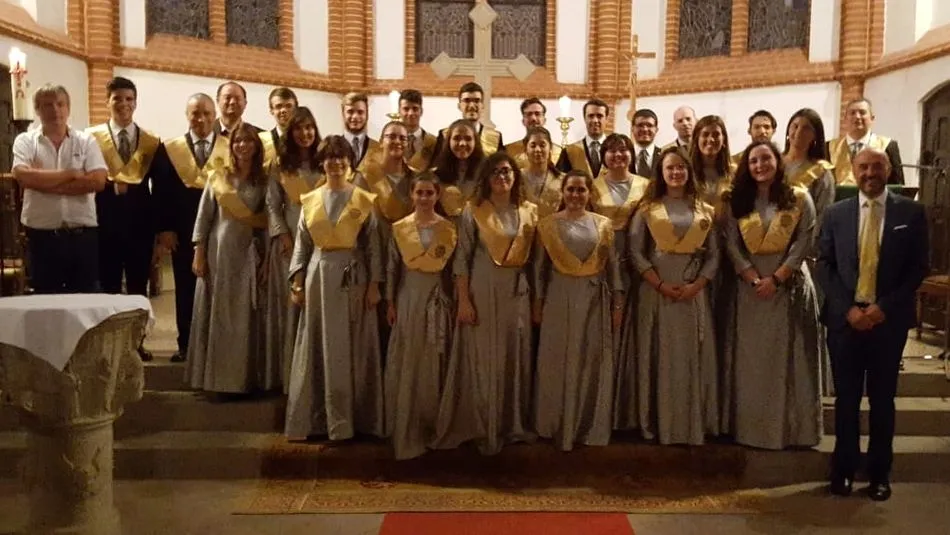 El Coro UPSA después de su actuación con el director del Festival, Kantor Matthias Müller