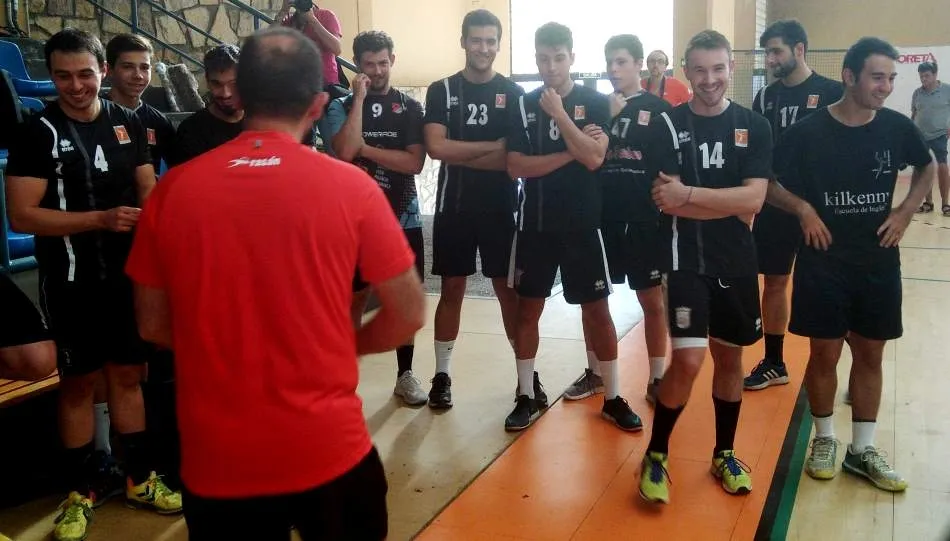 Jugadores del Autocares Sanalon - Ciudad de Salamanca, que está preparando una nueva temporada en la Primera Estatal de balonmano
