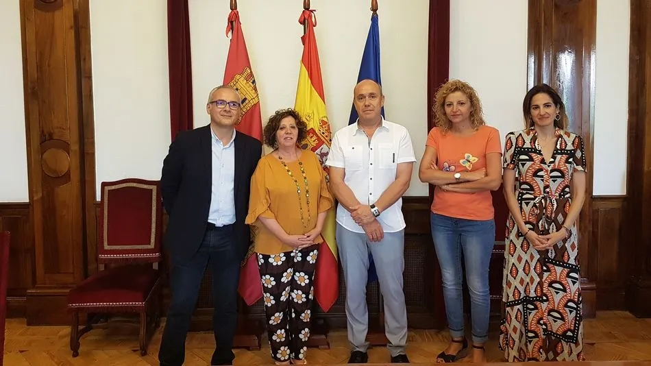 Los representantes de la central sindical con la subdelegada y la secretaria de la subdelegación.
