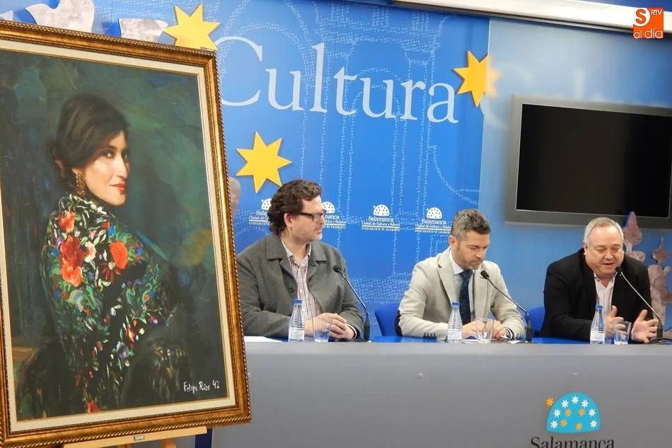  José Ignacio Cotobal, autor del libreto, Julio López, concejal de Cultura, y Mario Vercher, director de la Banda Municipal, junto al cuadro de Gloria Canora, durante la presentación de este espectáculo que se estrenaba en mayo