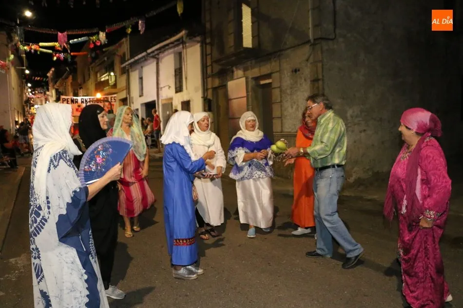 Divertido e imaginativo desfile de carrozas en Pereña de la Ribera  