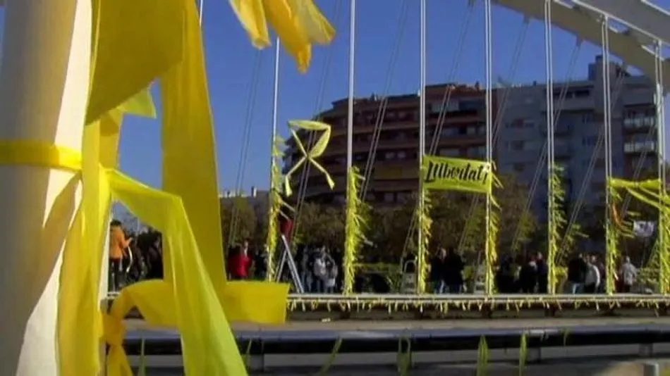 Lazos amarillos. Guerra política vergonzosa