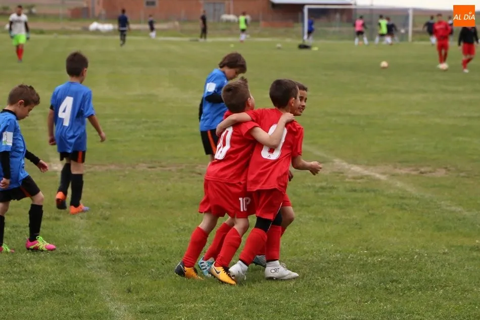 Jugadores del CD Promesas de Villoria celebran un gol