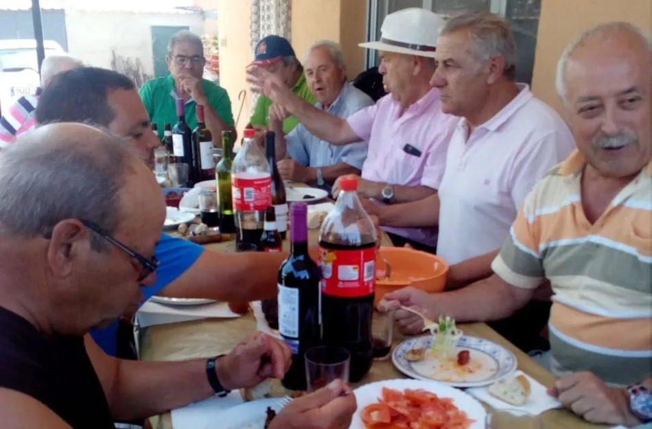 En Peralejos de Abajo amistad y buen mantel van de la mano  