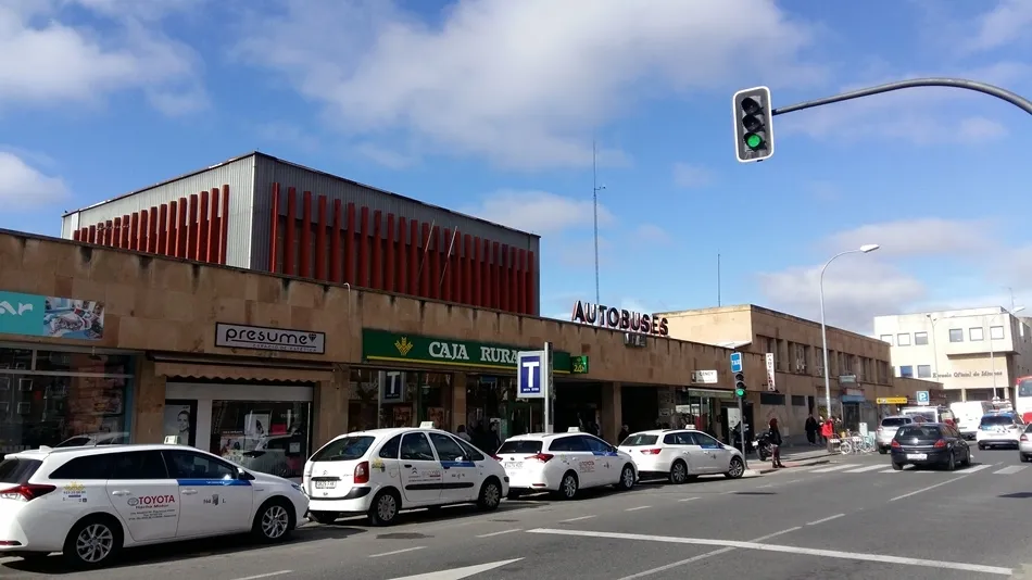 Fachada de la Estación de Autobuses en la avenida Filiberto Villalobos