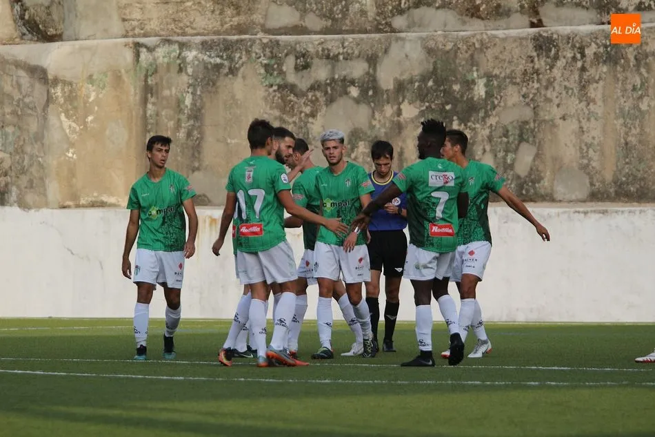 El CD Guijuelo se hace con el Trofeo de Ferias ante el Béjar Industrial