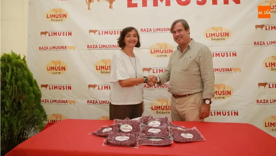 Acto de entrega de la donación de carne por parte de la Federación Española de Limusín a Cáritas Salamanca