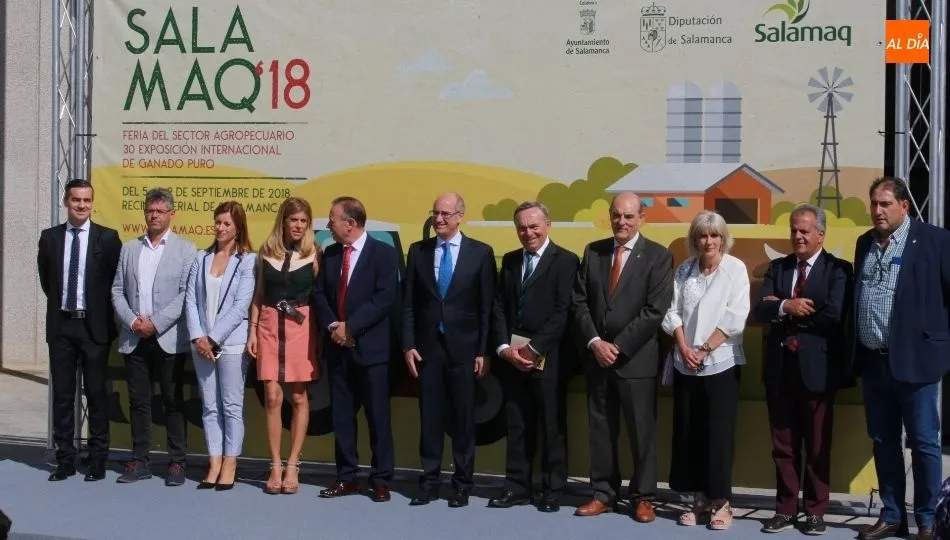 Delegación portuguesa en Salamaq junto a las autoridades de la Diputación de Salamanca. Foto de Alberto Martín