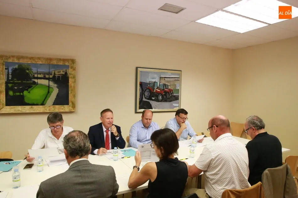 El diputado Román Hernández, durante la asamblea. Fotos: Alberto Martín