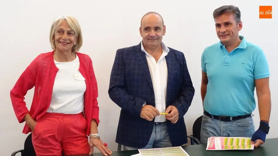 El alcalde, en el centro, junto a los concejales de Cultura y Deportesr