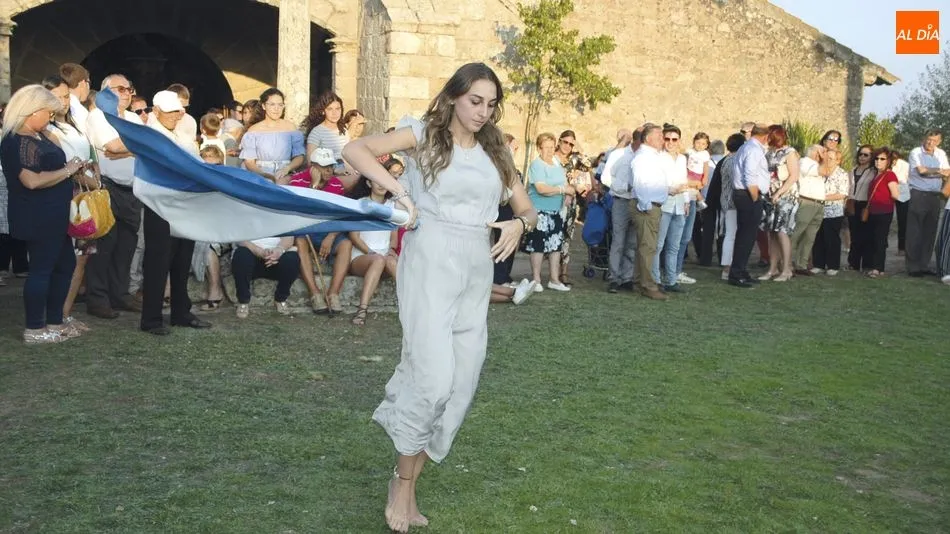 El baile de la bandera es uno de los momentos más destacados de las fiestas