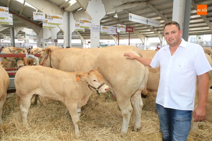 Arturo Varas, de Golpejas, con Blonda de Aquitania. Fotos: Alberto Martín