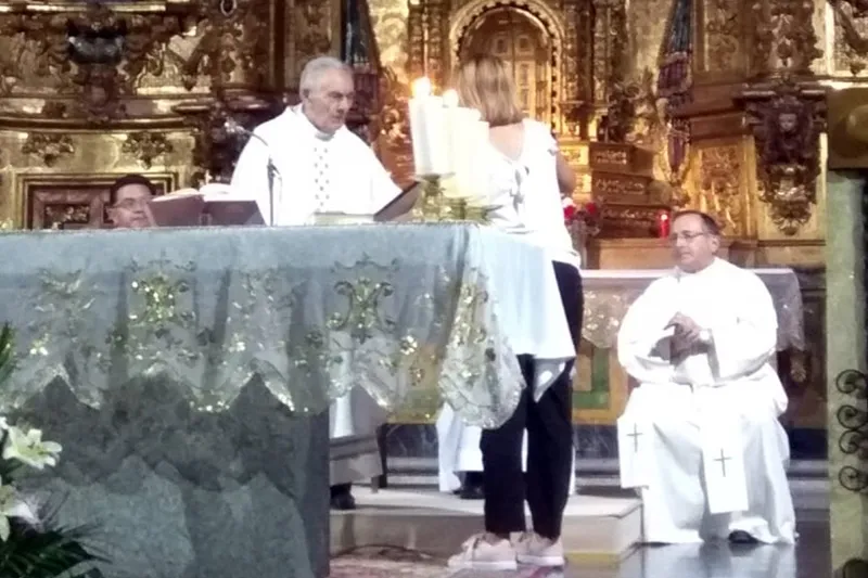 Don Rafael, párroco de Macotera, recibía un homenaje sorpresa en su retirada como sacerdote