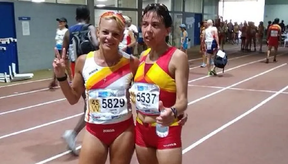 La atleta salmantina (derecha), junto a Yesenia Centeno.