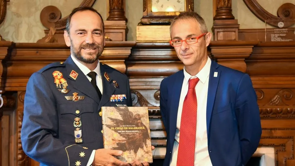Carlos María Bernardo Anaya y Ricardo Rivero en el Rectorado del Estudio salmantino.
