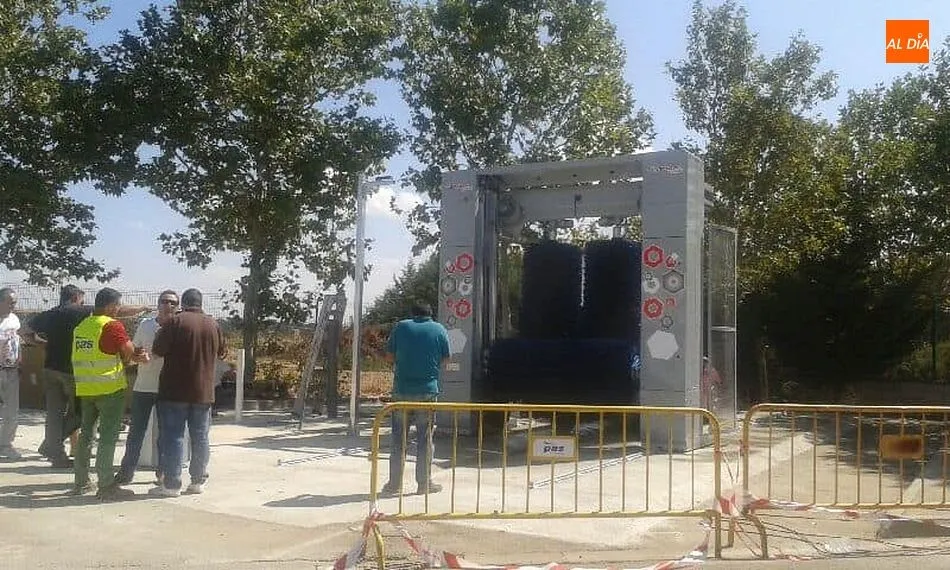 El centro de transporte recibe la instalación del sistema de lavado de vehículos