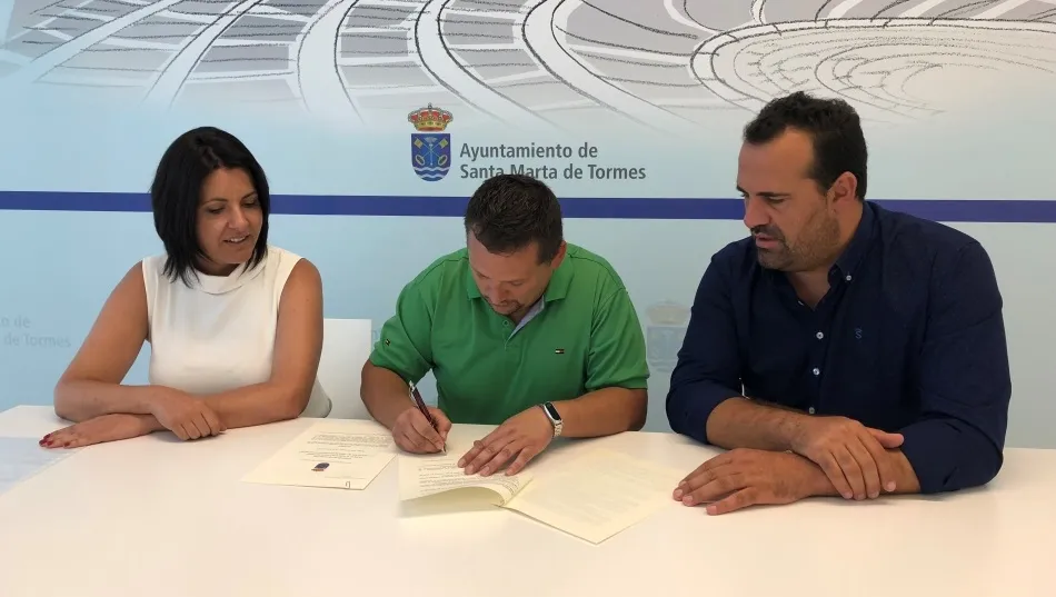 Firma del convenio del Ayuntamiento de Santa Marta con Corea Huntington