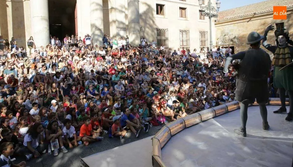 Festival de Artes de Calle en la plaza Anaya. Foto de Alberto Martín