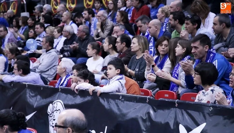 Público entregado en un partido de Avenida la temporada pasadas