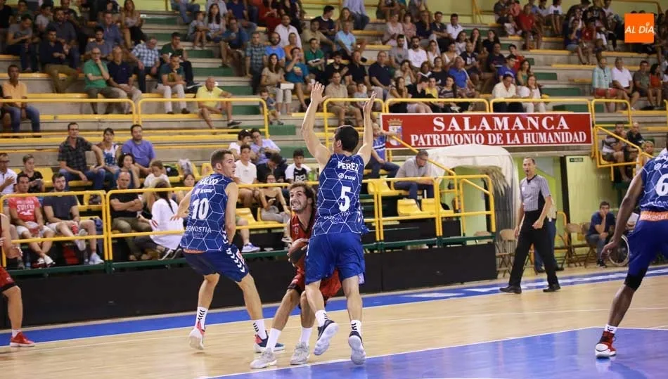 Una acción del encuentro disputado en Würburg. Fotos: Alberto Martín