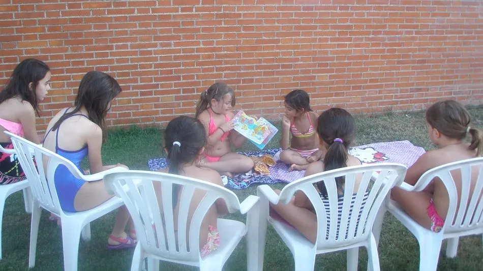 La Bibliopiscina ha atendido a más de cien niños que el año anterior