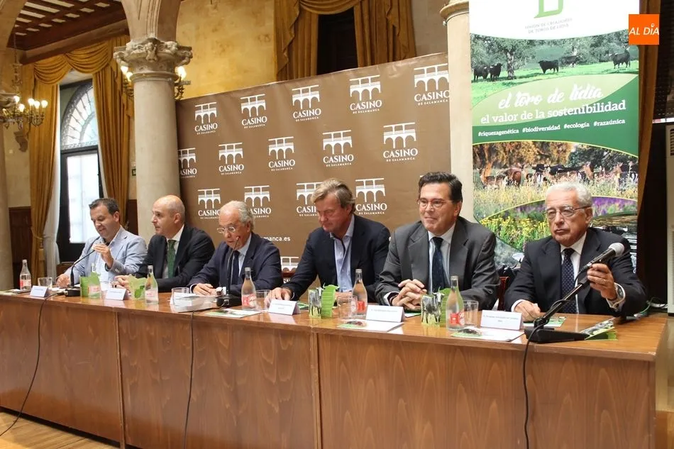 La Unión de Criadores de Toros de Lidia promociona los valores socio-medioambientales de la raza...