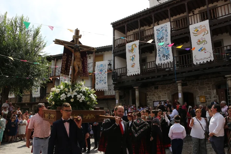 San Esteban de la Sierra lanza loas y homenajes al Cristo