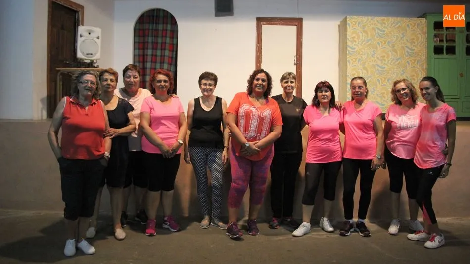 Cada viernes a partir de las 20.30 horas, las participantes tienen una cita con la clase de zumba
