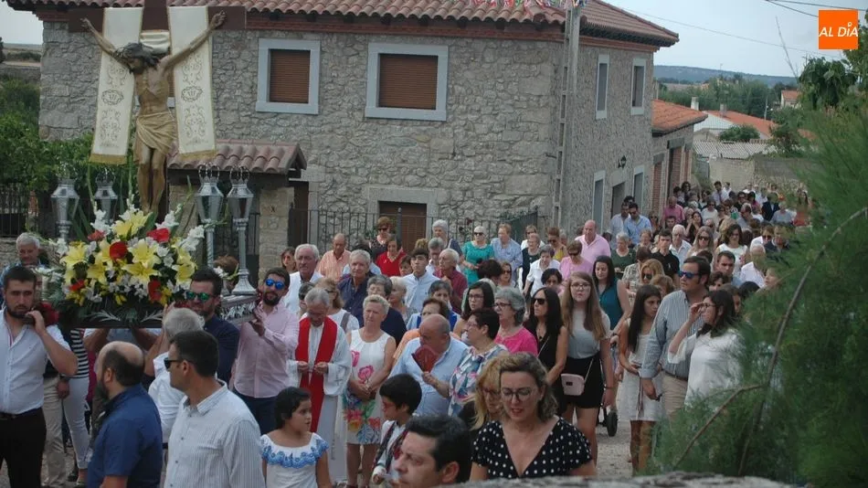 Los vecinos de Bañobárez fueron fieles a la cita con el Cristo de la Salud / FOTOS: SILVESTRE