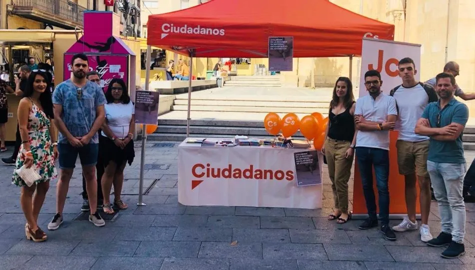 Campaña de recogida de material escolar, realizada por los Jovenes de Ciudadanos (Cs)