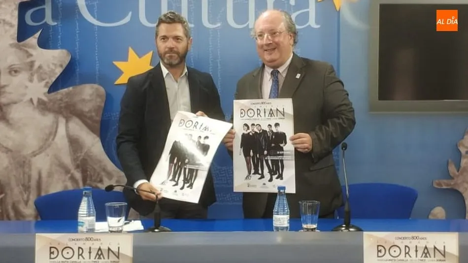 El vicerrector de Política Académica y Participación Social de la Universidad de Salamanca, Enrique Cabero, y el concejal de Cultura, Turismo y Festejos, Julio López Revuelta, en la presentación de este concierto