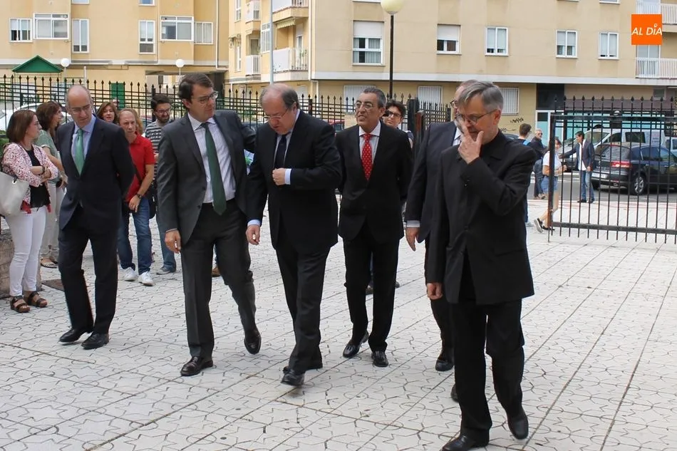 Herrera, acompañado de Iglesias, Mañueco, Rey y Dalda, a su entrada al Conservatorio Superior de Música