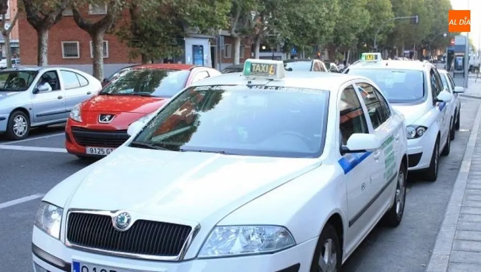 Taxis junto a la estación de autobuses, donde tuvieron lugar los hechos