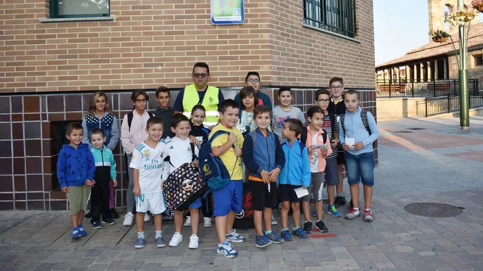 Cinco monitores estarán a disposición de lo niños, durante estos días, para que sigan las rutas señalizadas.