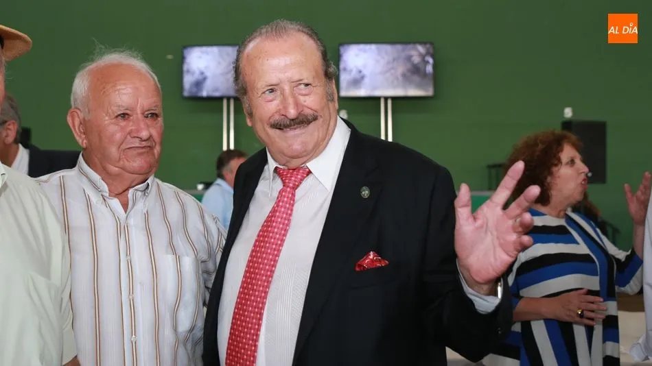 El empresario Silvestre Sánchez Sierra, antes del inicio de este homenaje en Aldearrodrigo. Foto de Alberto Martín