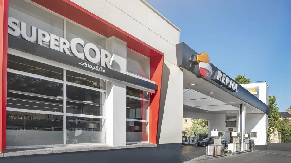 El Corte Inglés abrirá 1.000 tiendas Supercor Stop&Go en las estaciones de servicio Repsol