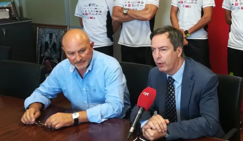 Guijo (derecha), junto al Jefe de la Policía Local. Foto: RFG